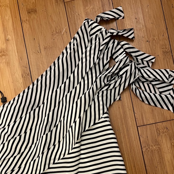 NWT BCBG Silk One Shoulder Striped Top Size XS - Picture 5 of 16